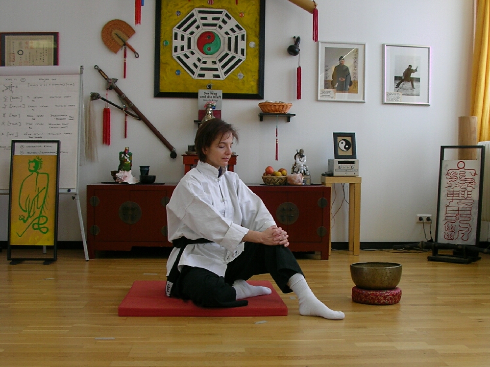 Tao-Chi Kung, Kultivierungs-�bungen aus dem Qigong.  Chinesische Atemschule und Heilgymnastik, Energiearbeit und Meditation Die 24 Kalender-�bungen der Meister vom Rad der Zeit 