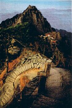 Aufstieg zum Hua-Shan.  Sehen Sie unsere Tao-�bung zum Mondwechsel mit Ulli - Danke -