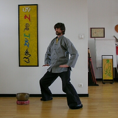 Photo zum I-Chi-Chi, einem Chi-Kung-Übungs-Set aus 22 Positionen [Bildern]