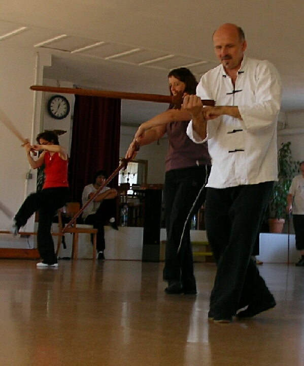 Schwertkampfkunst und Meditation im Dojo der Tao-Chi