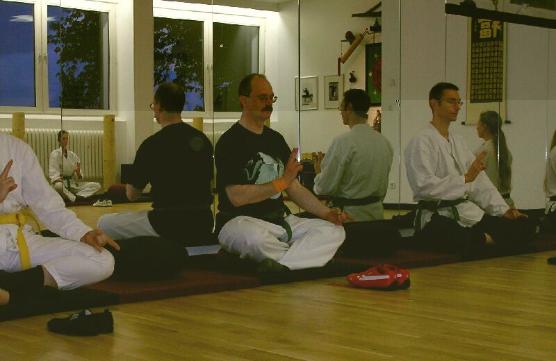Meditation, Grundschule im Tai-Chi, Qi-Gong und Kung-Fu