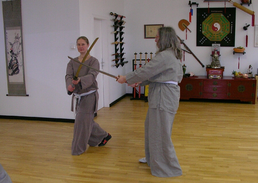 Schwertkampfkunst und Meditation im Dojo der Tao-Chi