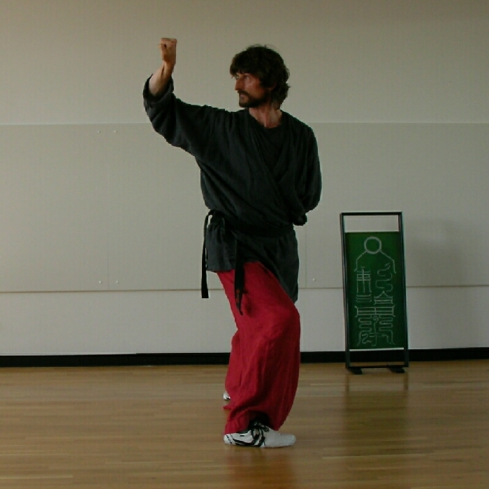 ... 9 Handlungen der Schwertmeister vom Liang Shan Po ... Freihandübungen im Shaolin - Qigong, Energiearbeit, Geistesschule, Meditation