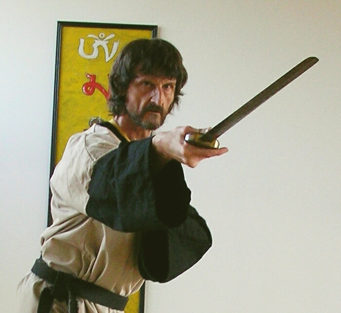 Meditation und Schwertkampfknste, ben mit dem Tai-Chi Schwert