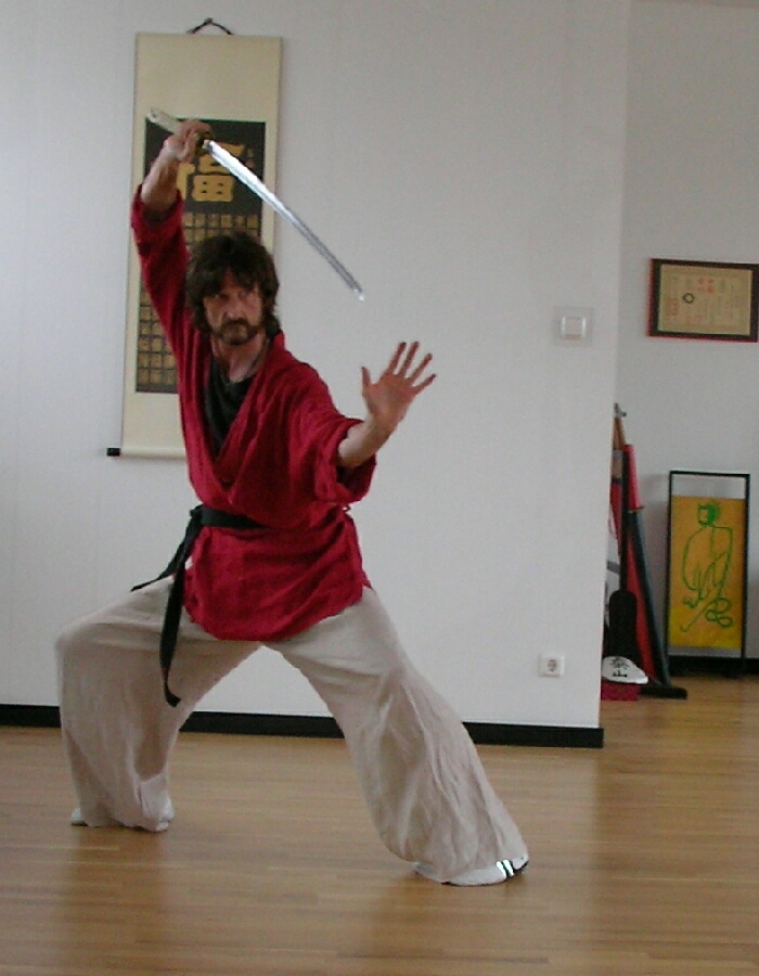 Schwertkampfkunst und Meditation im Dojo der Tao-Chi