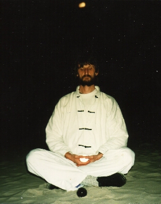 Meditation- Konzentration. In unseren monatlichen Workshops zur Tao-Meditation