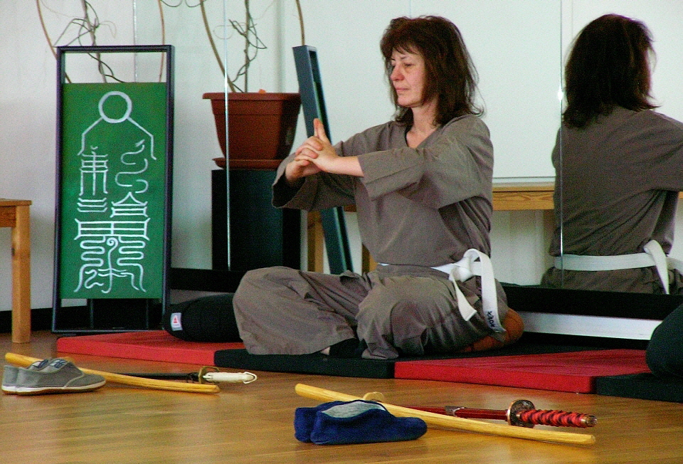 Meditation--Shen-Tao-Chi-et-combat-a-l_Empee-dans-le-Dojo-de-Tao-Chi--113----960x652