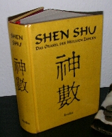 Zhuge Liang’s “ shen-shu, Orakel der heiligen Zahlen” ist eines der beliebtesten Weisheitsbücher in China  und Ostasien.