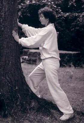Heike zeigt Baum-Qi-Gong : Kraft pur aus der Natur...
