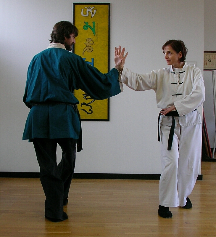 Baguazhang [ Pa Kua Chang ], die Kampfkunst der Acht Trigramme, gilt als die anspruchvollste der drei inneren Kampfkünste.